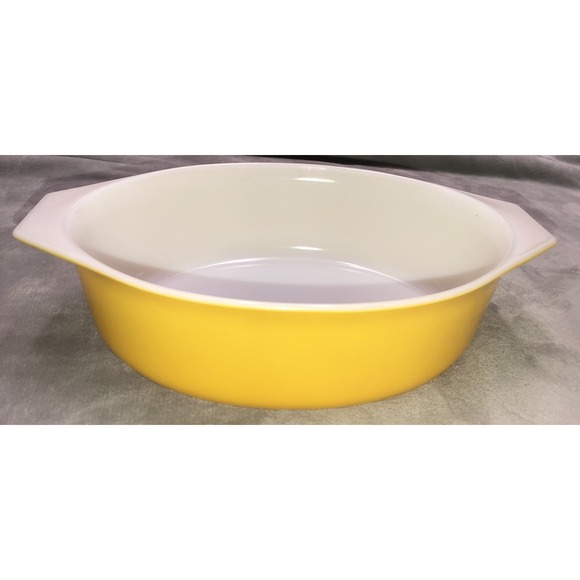 Vintage‎ Pyrex 045 Yellow  2.5 Quart Casserole Dish MCM Cottage Farmhouse - Picture 1 of 12